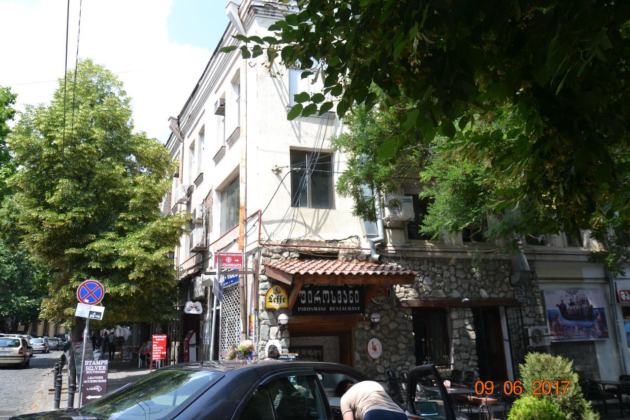 Guest House Gio Tbilisi ภายนอก รูปภาพ