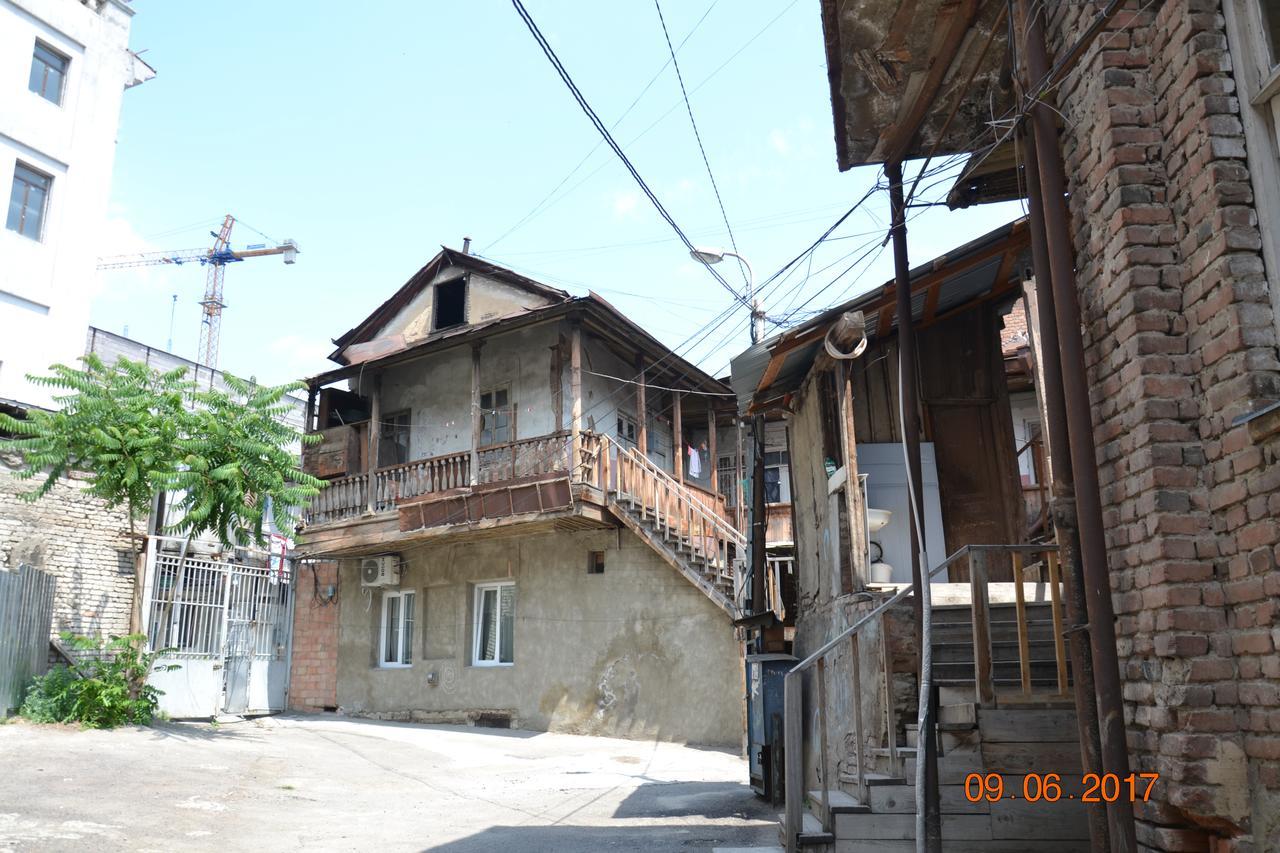 Guest House Gio Tbilisi ภายนอก รูปภาพ